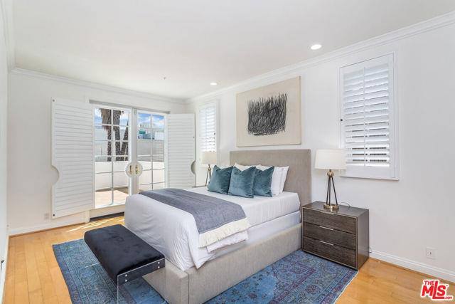 House for rent at 107 N Doheny Dr, Beverly Hills, CA 90211