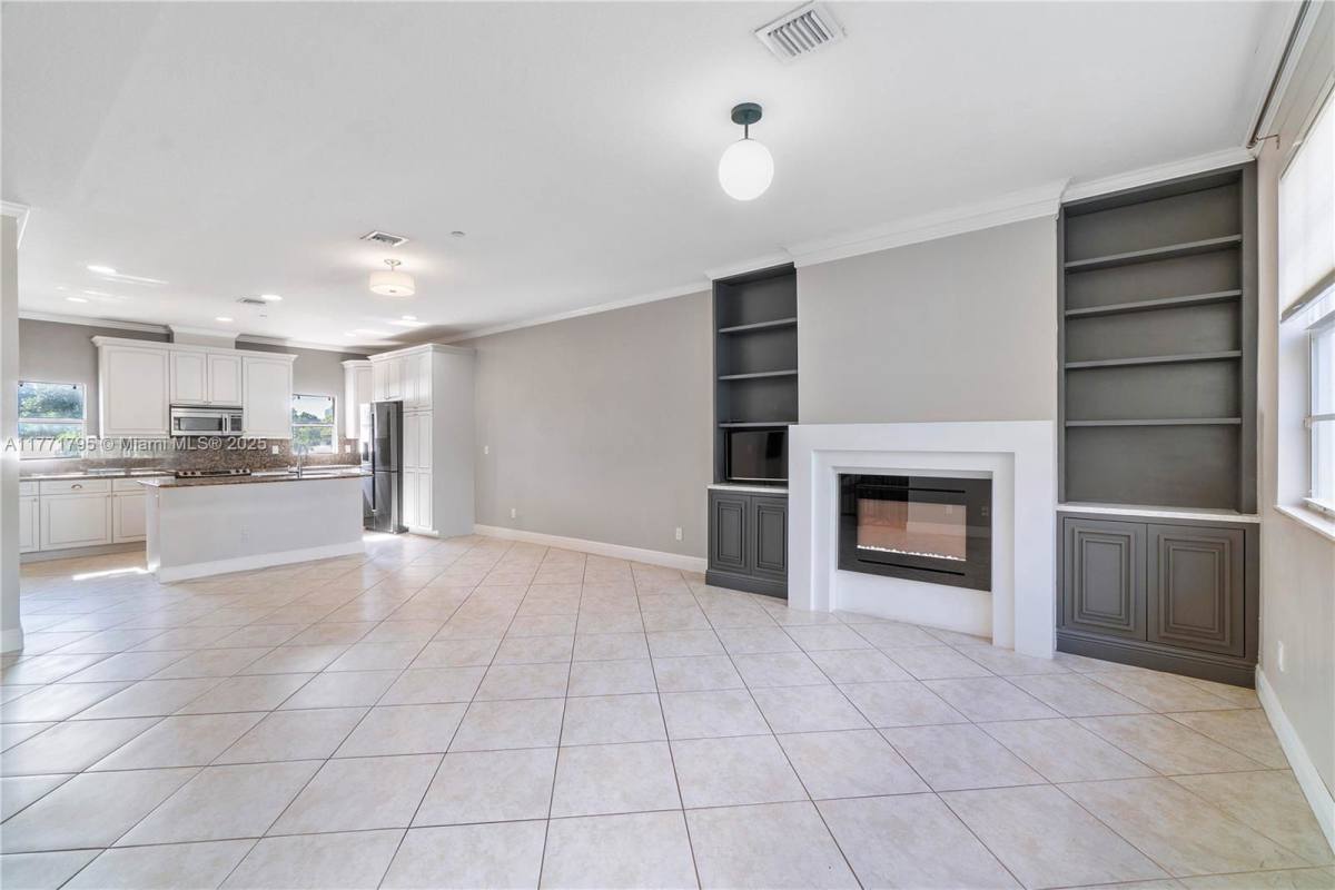 Townhouse for rent at 407 SE 13th St, Fort Lauderdale, FL 33316