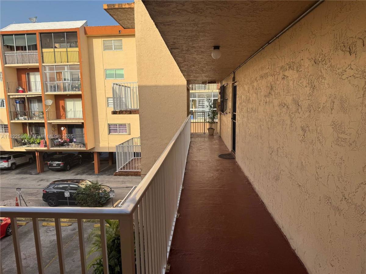 House for rent at 1085 W 68th St #202, Hialeah, FL 33014