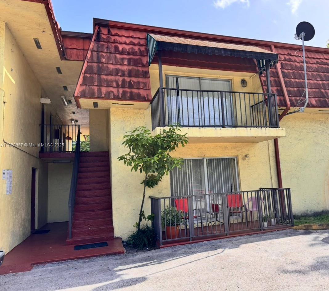 Apartment for rent at 8009 W 6th Ave #L, Hialeah, FL 33014