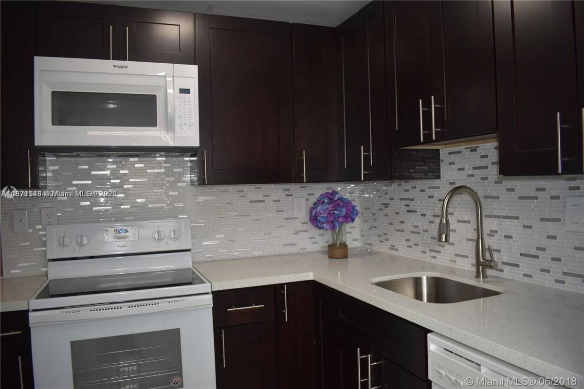 Condo for rent at 512 Gardens Dr #202, Pompano Beach, FL 33069