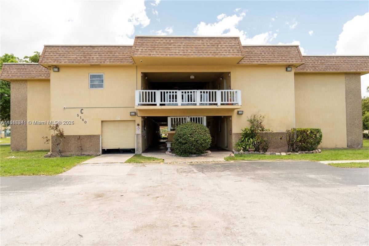 Condo for rent at 5140 SW 40th Ave #23C, Fort Lauderdale, FL 33314