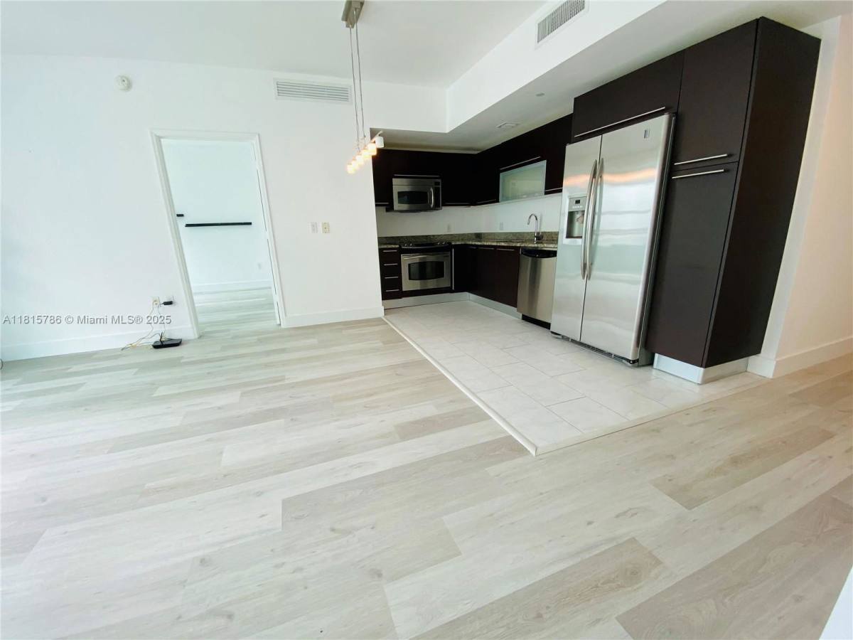 House for rent at 950 Brickell Bay Dr, Miami, FL 33131
