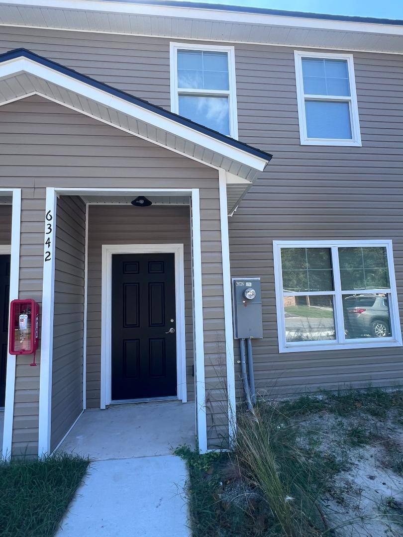 Townhouse for rent at 1966 Hyde Park Rd, Jacksonville, FL 32210