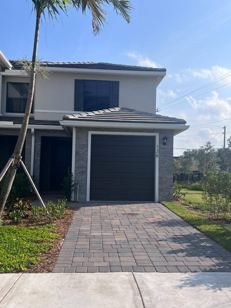 Townhouse for rent at 136 SE 5th Court #BONDI, Deerfield Beach, FL 33441