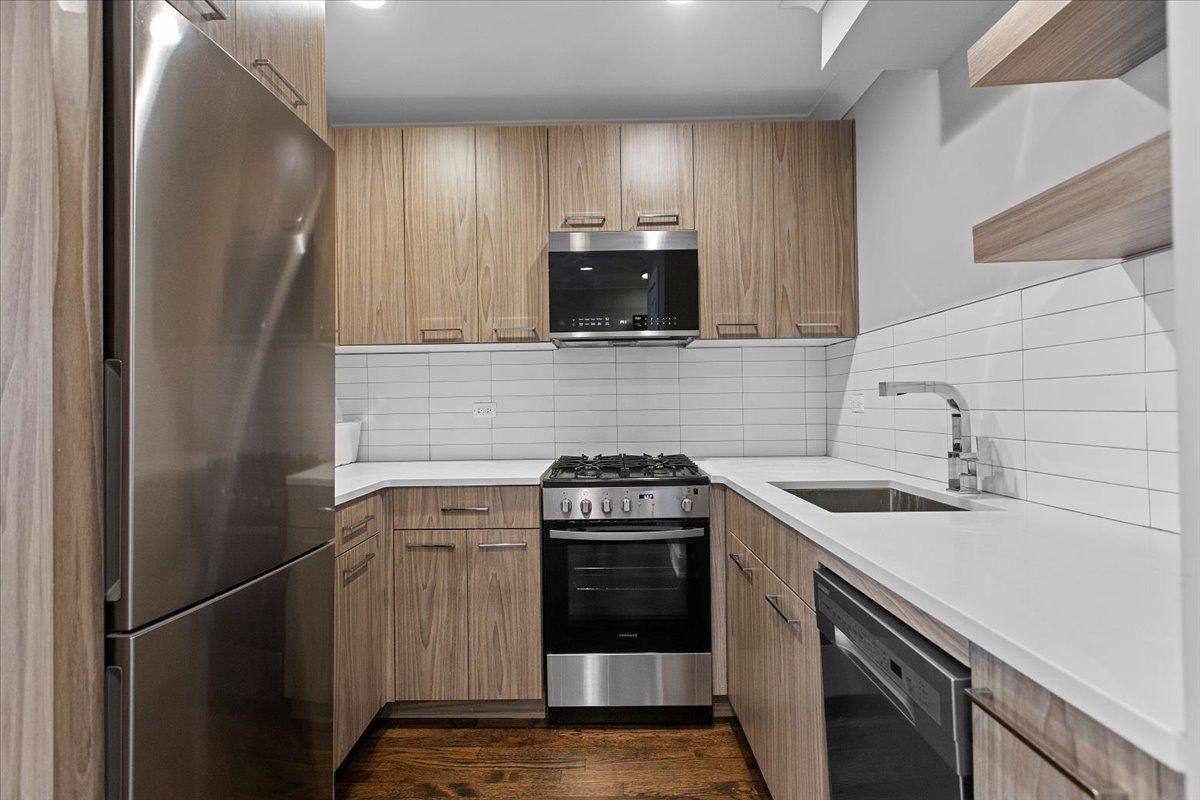 Apartment for rent at 541 W Oakdale Ave #507, Chicago, IL 60657