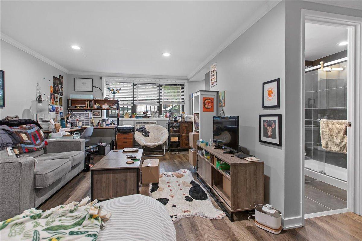 Apartment for rent at 541 W Oakdale Ave, Chicago, IL 60657