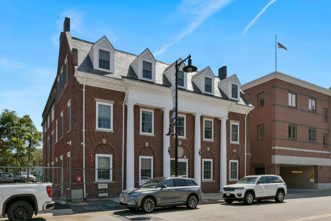 Apartment for rent at 402-410 Washington St, Dedham, MA 02026