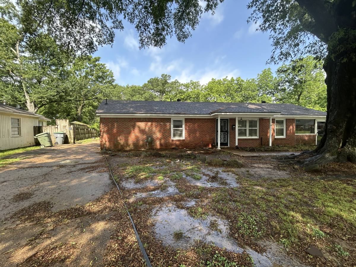 House for rent at 1609 Dearing Rd, Memphis, TN 38117
