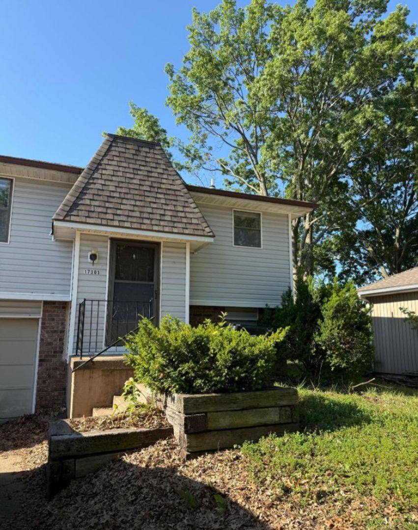 House for rent at 17305 E 48th St Court S, Independence, MO 64055