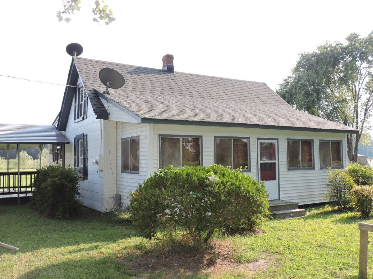 House for rent at 8220 Glass Rd, Gloucester Point, VA 23062