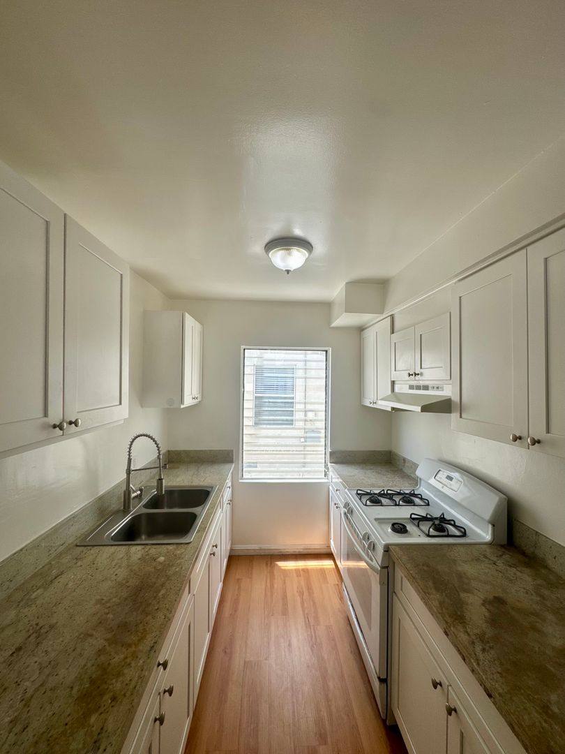 Apartment for rent at 2242 San Anseline Ave, Long Beach, CA 90815