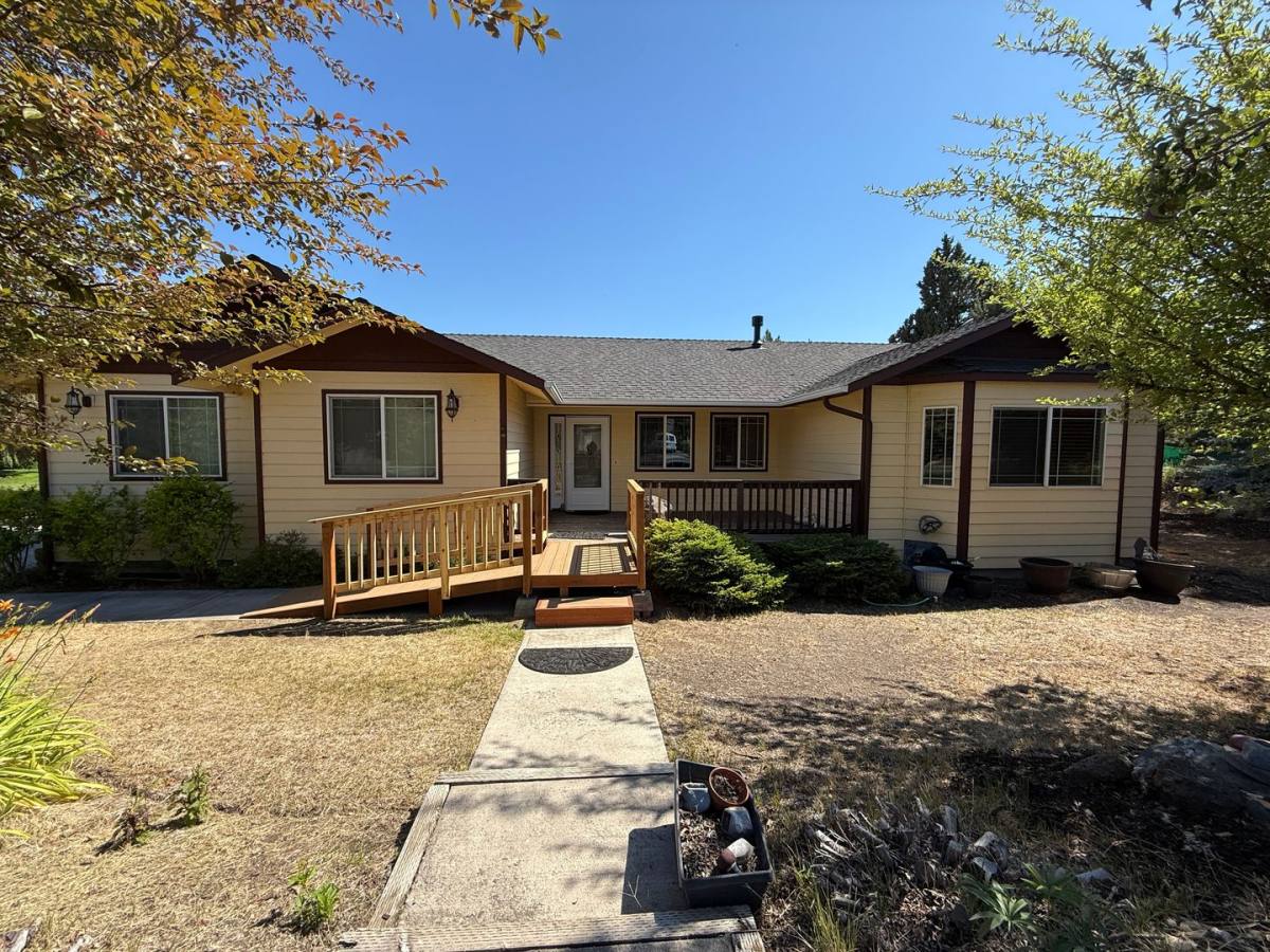House for rent at 63363 Brightwater Dr, Bend, OR 97701
