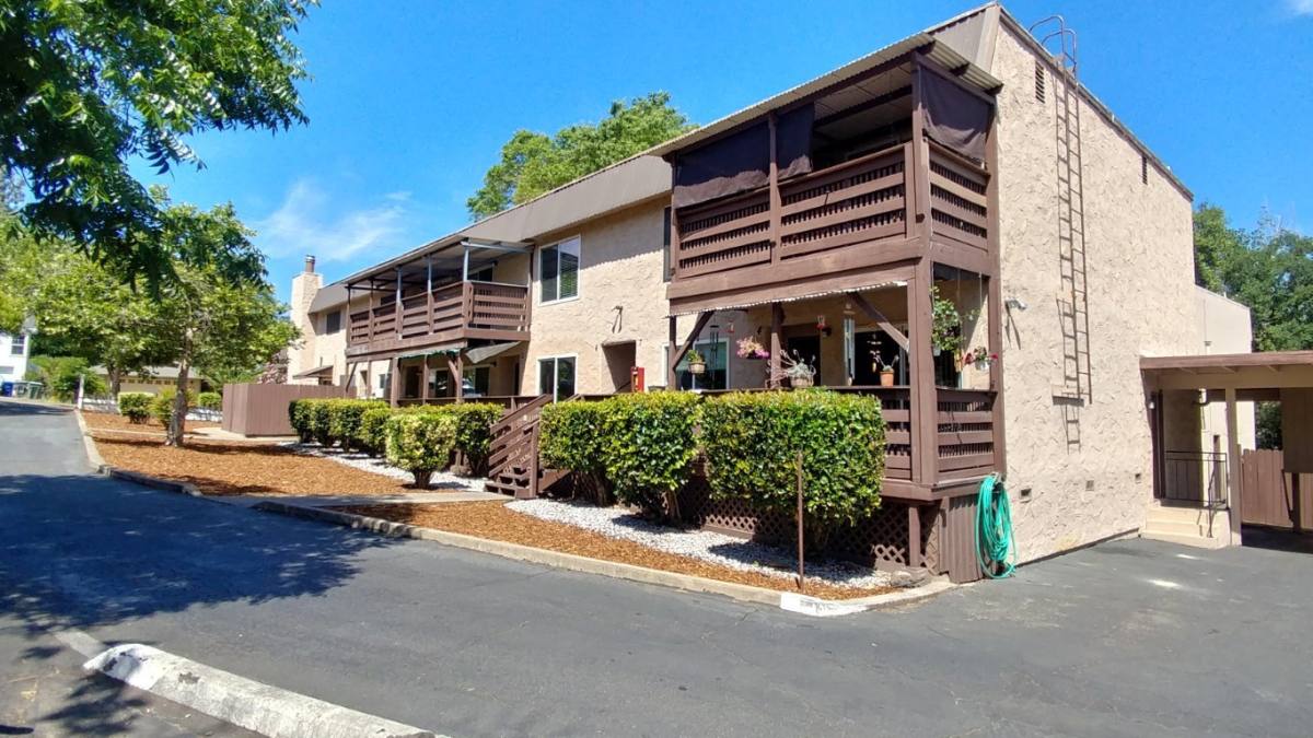 Apartment for rent at 1435 Willis St, Redding, CA 96001