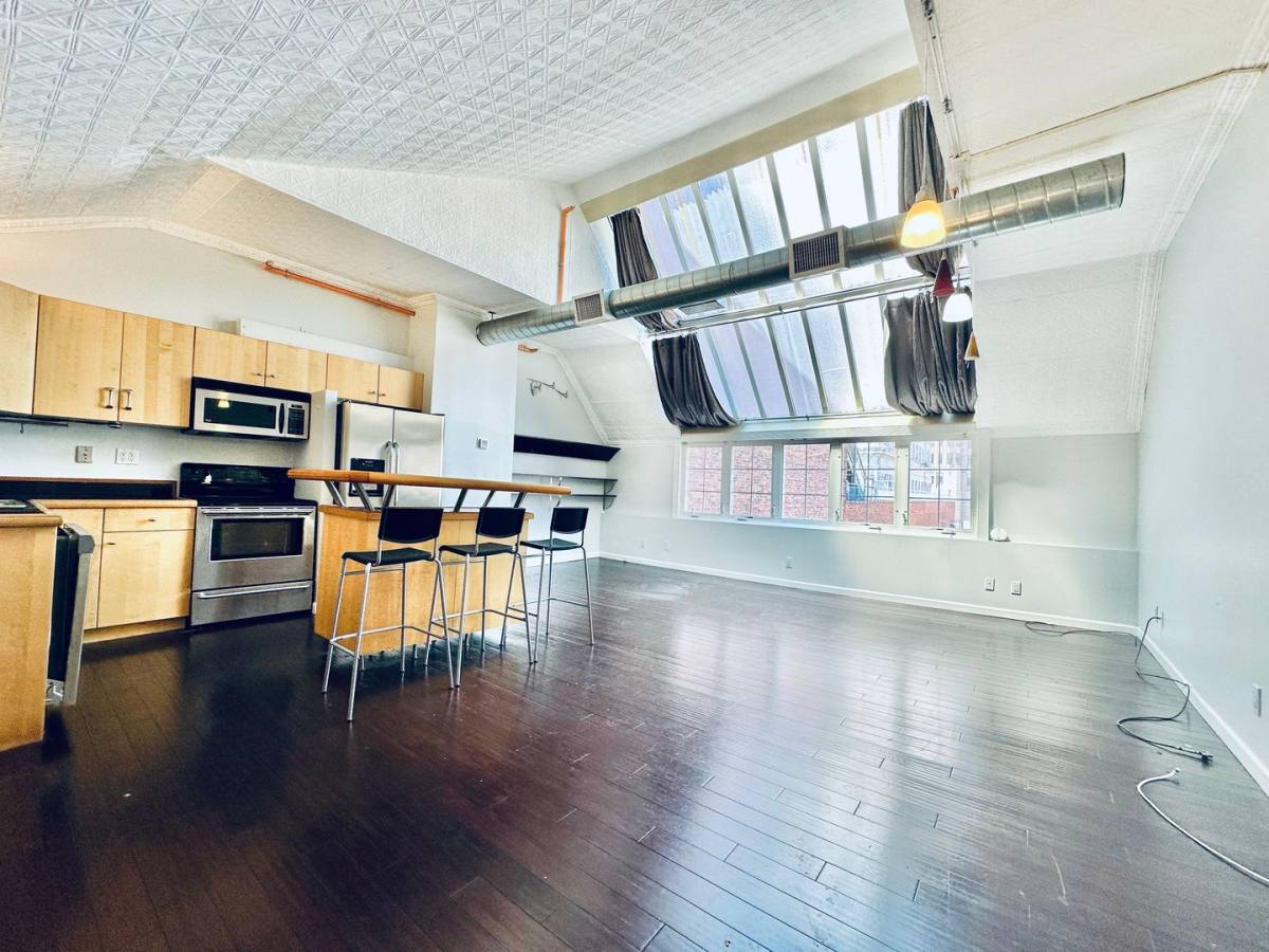 Apartment for rent at 831 Chapel St, New Haven, CT 06511