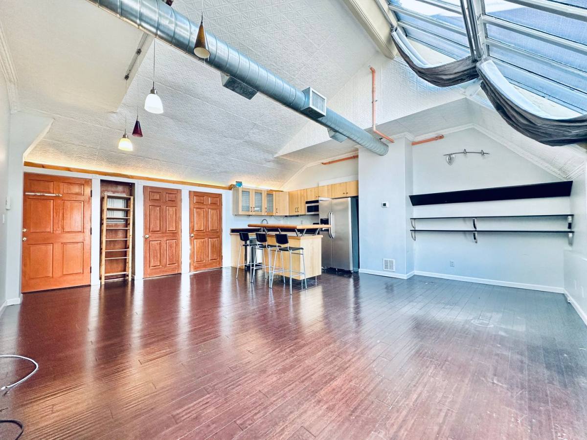 Apartment for rent at 831 Chapel St, New Haven, CT 06511