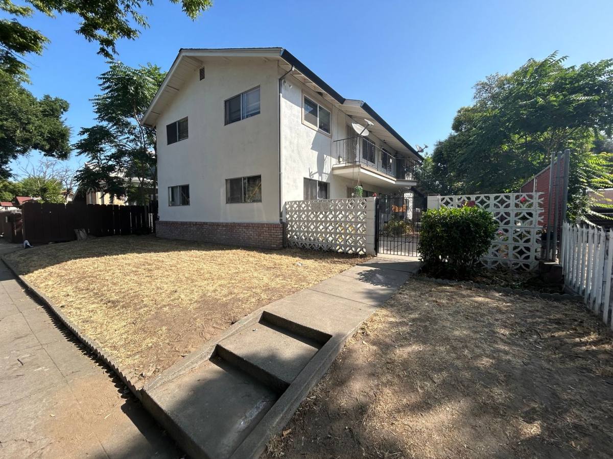 Apartment for rent at 814 2nd St, Modesto, CA 95351