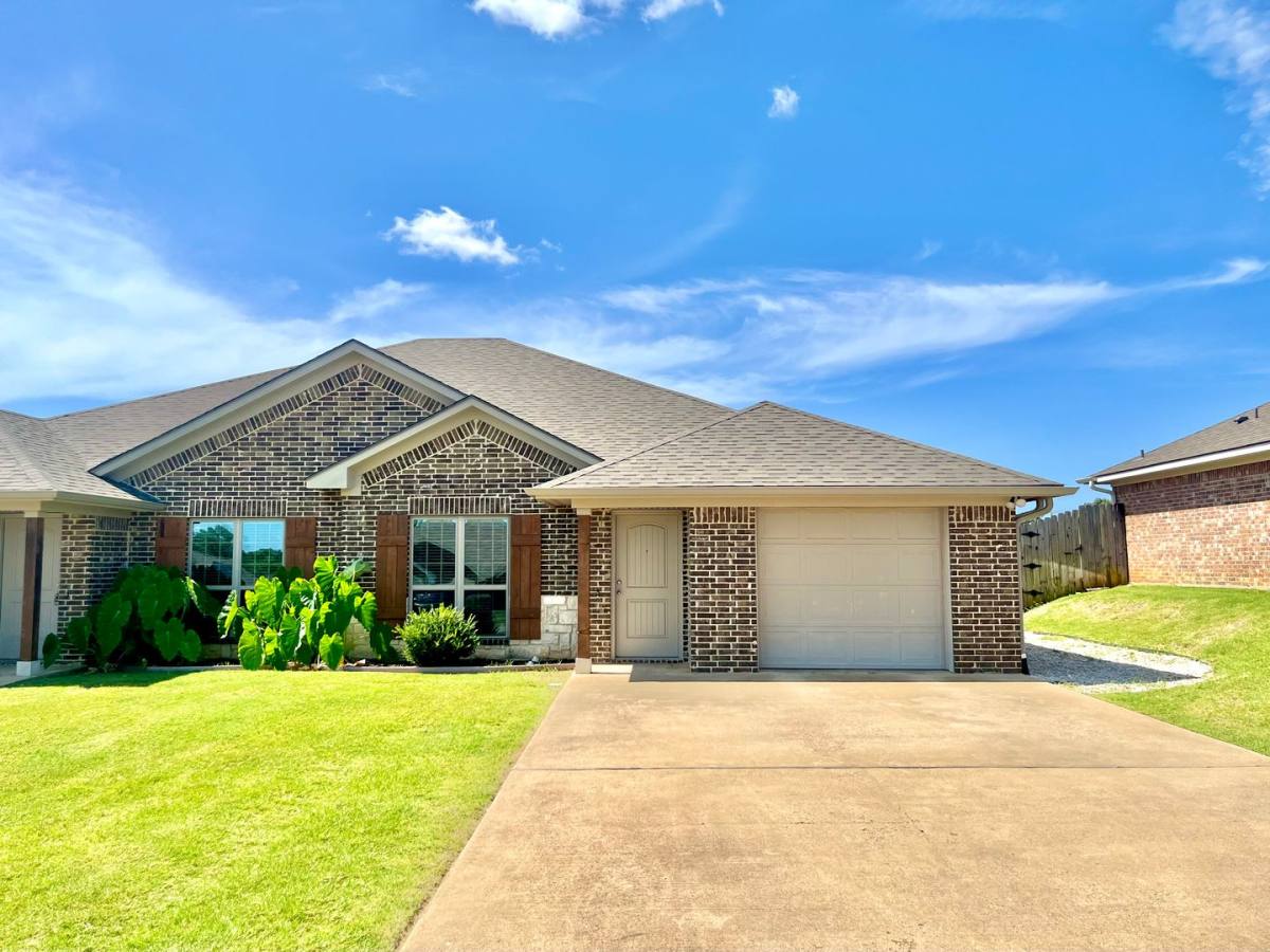 Townhouse for rent at 313 Princess Place, Tyler, TX 75704