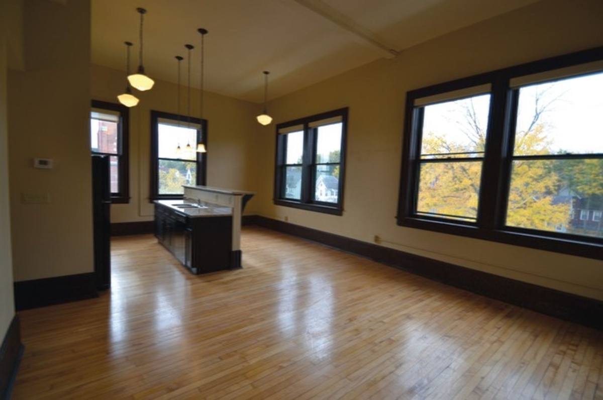 Apartment for rent at 300 N Lowell Ave, Syracuse, NY 13204
