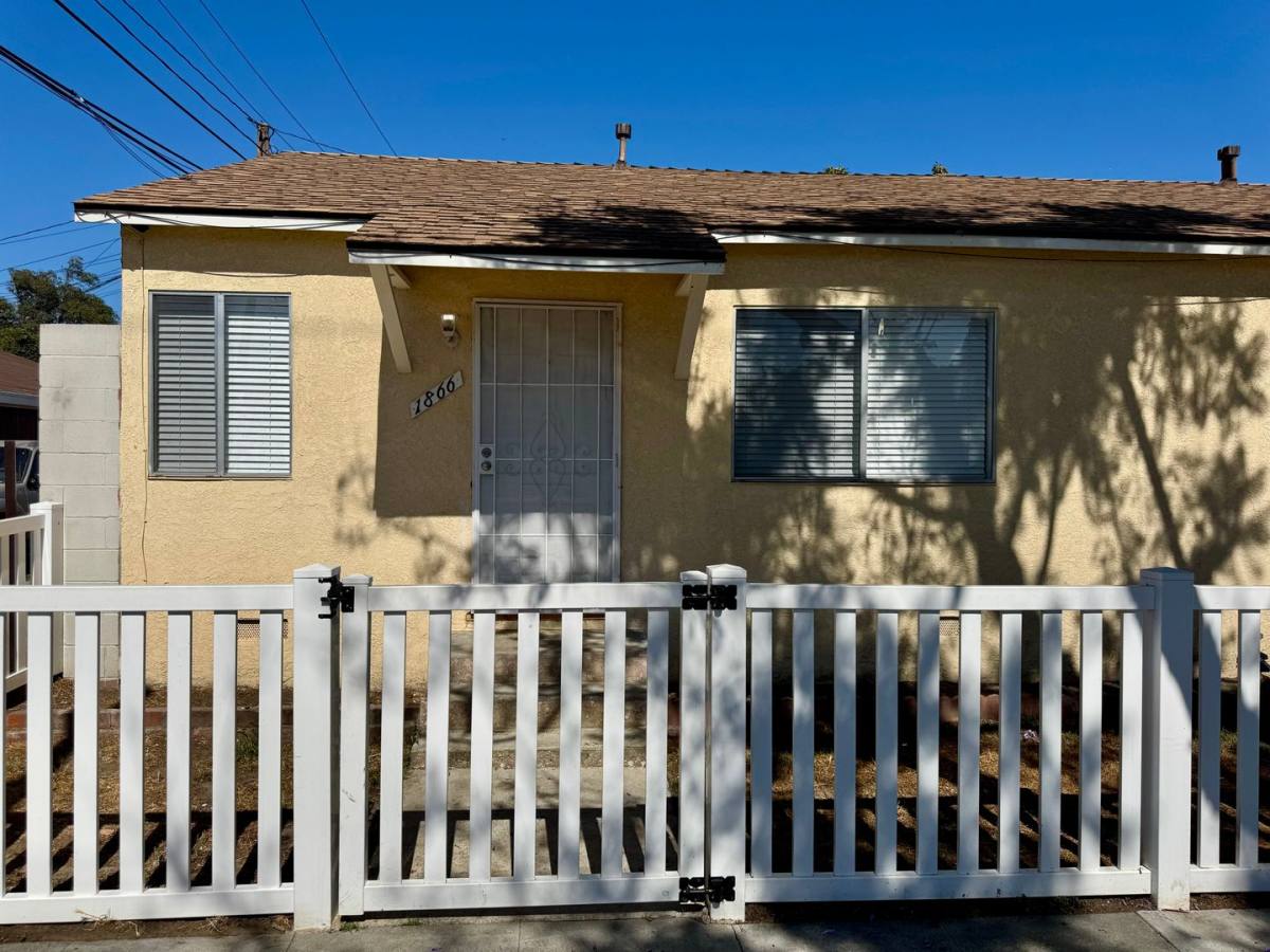 Apartment for rent at 1465 W Parade St, Long Beach, CA 90810