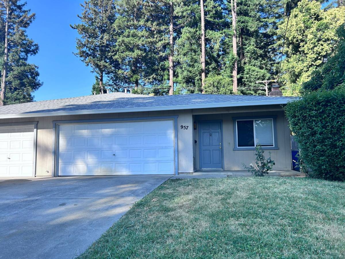 Apartment for rent at 955-957 Woodshire Way, Sacramento, CA 95822