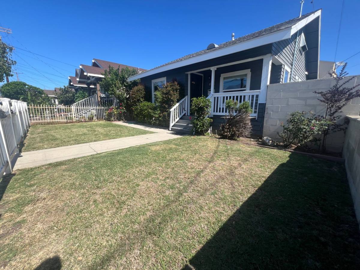 Apartment for rent at 326 W 13th St, San Pedro, CA 90731