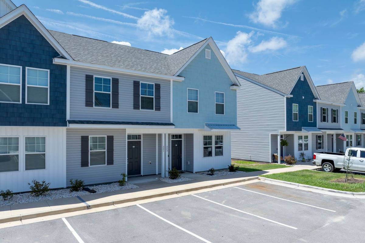 Townhouse for rent at 321 Starfish Lane, Sneads Ferry, NC 28460