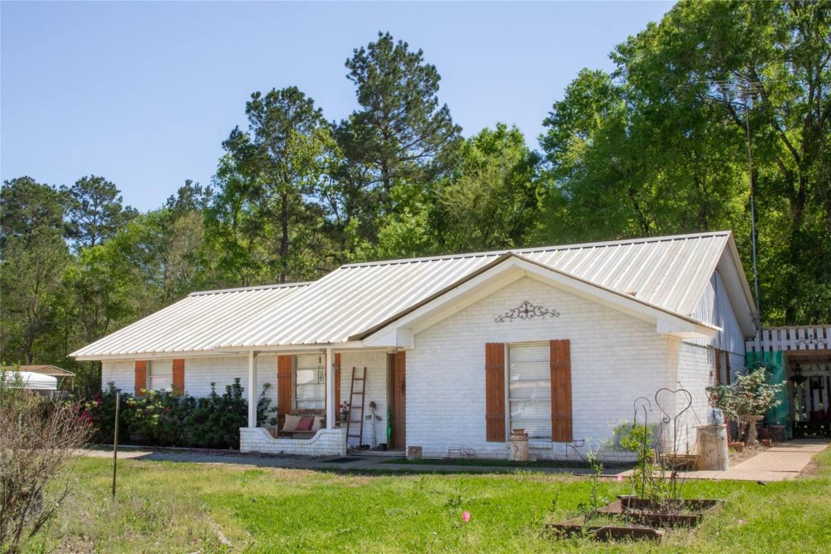 House for rent at 13040 Highway 105 E, Conroe, TX 77306