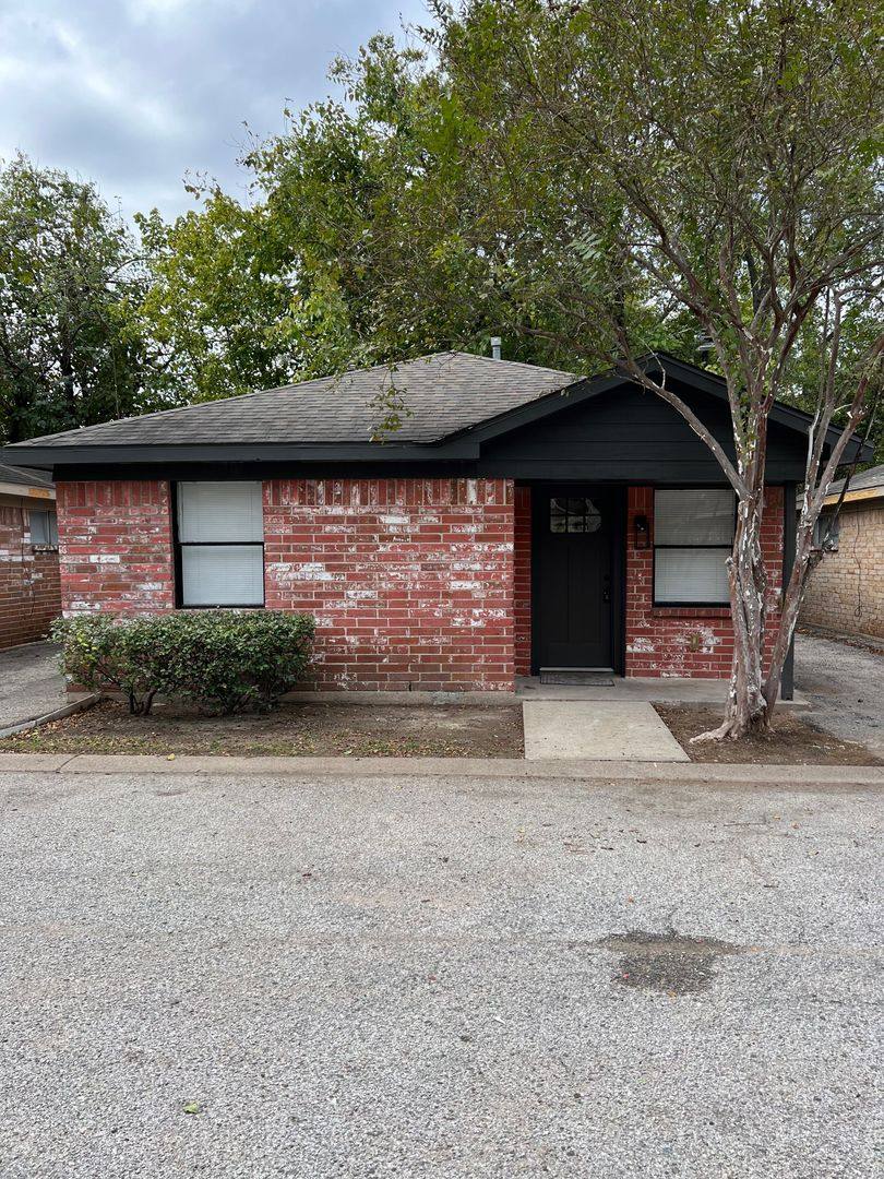 Apartment for rent at 447 E Whitney St, Houston, TX 77022