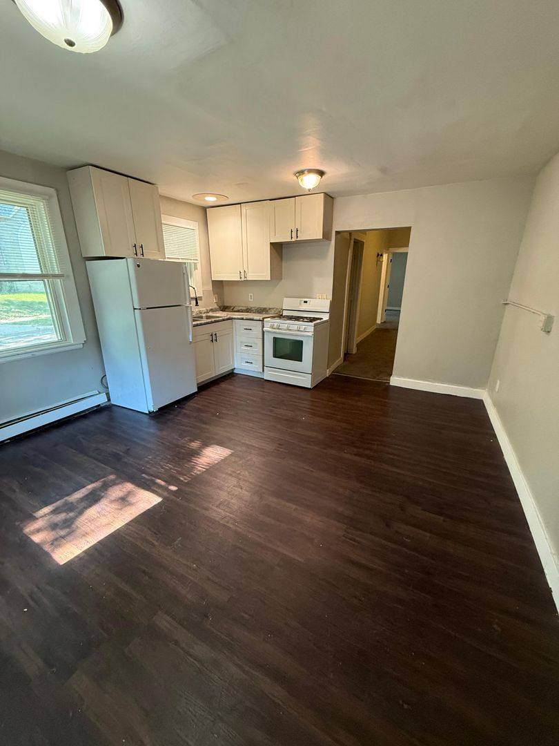 Apartment for rent at 602 N Mendota St, Saint Paul, MN 55106