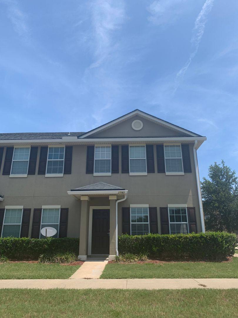 Townhouse for rent at 2743 Hollybrook Lane, Orange Park, FL 32073