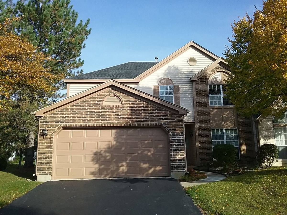 Townhouse for rent at 88 Wiltshire Court, Gurnee, IL 60031