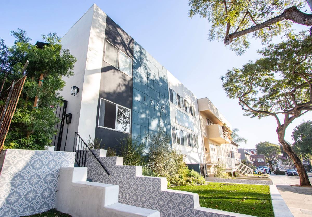 Apartment for rent at 1220 N Formosa Ave, Los Angeles, CA 90046