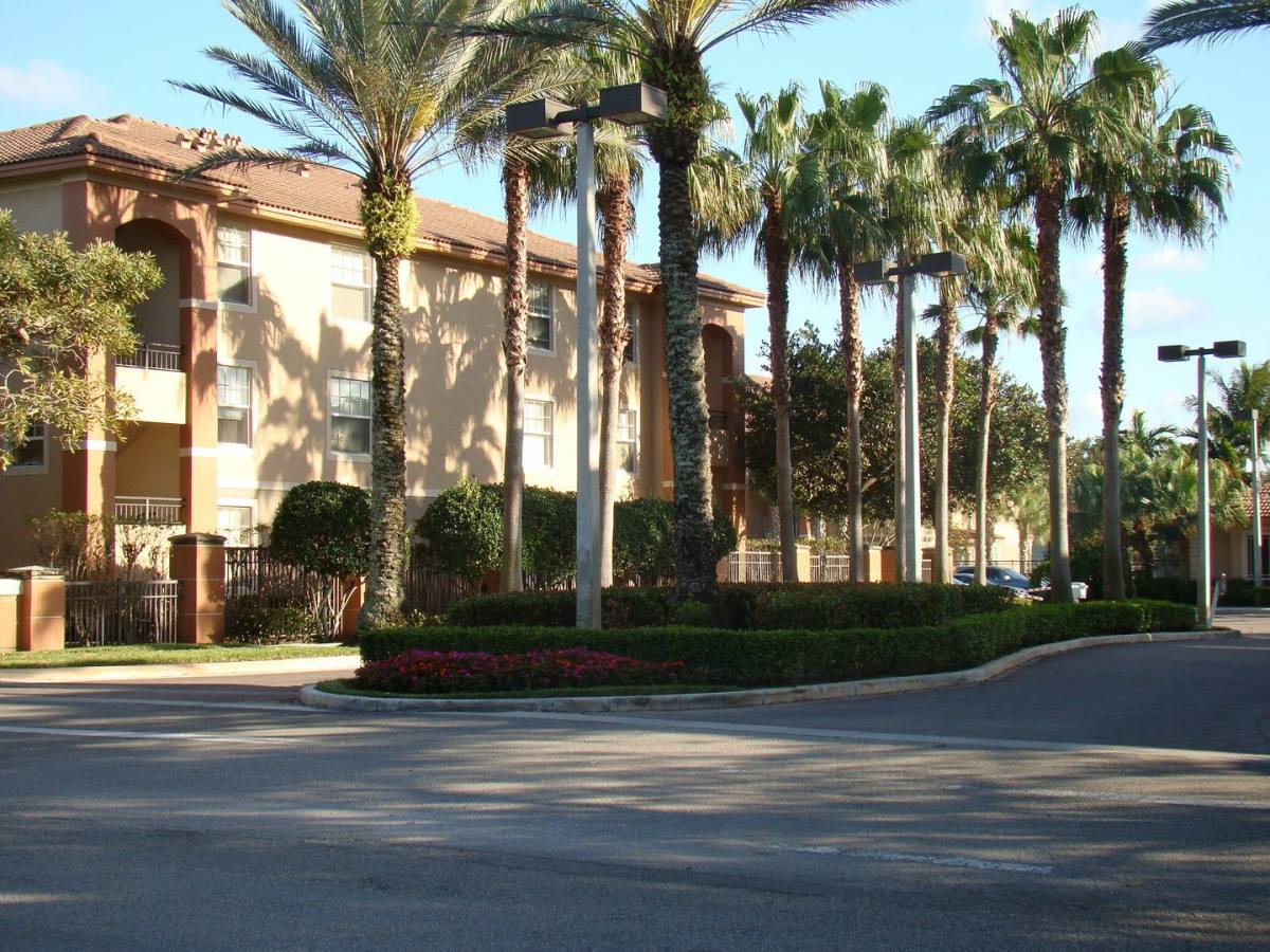 Apartment for rent at 10226 NW 33rd St, Coral Springs, FL 33065