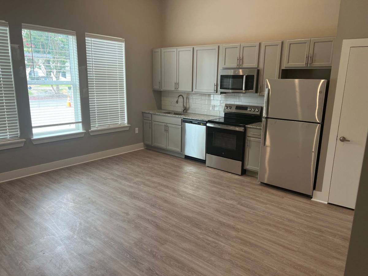 Apartment for rent at 3440 Southern Ave, Memphis, TN 38111