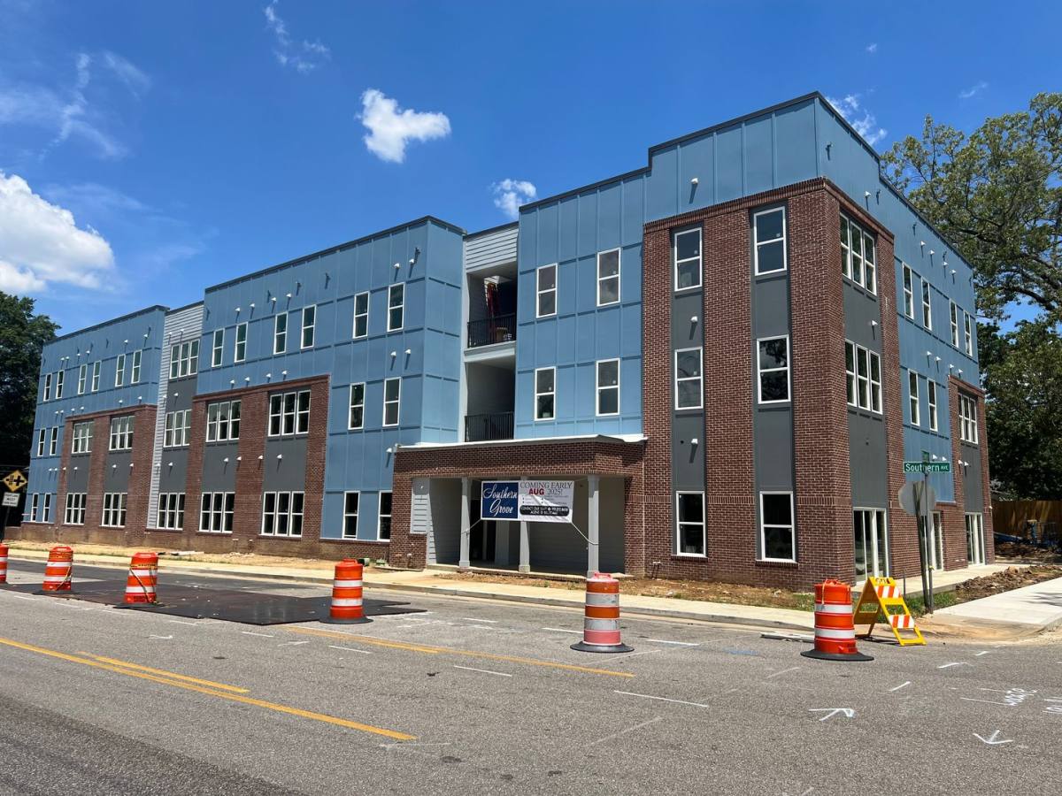 Apartment for rent at 3440 Southern Ave, Memphis, TN 38111