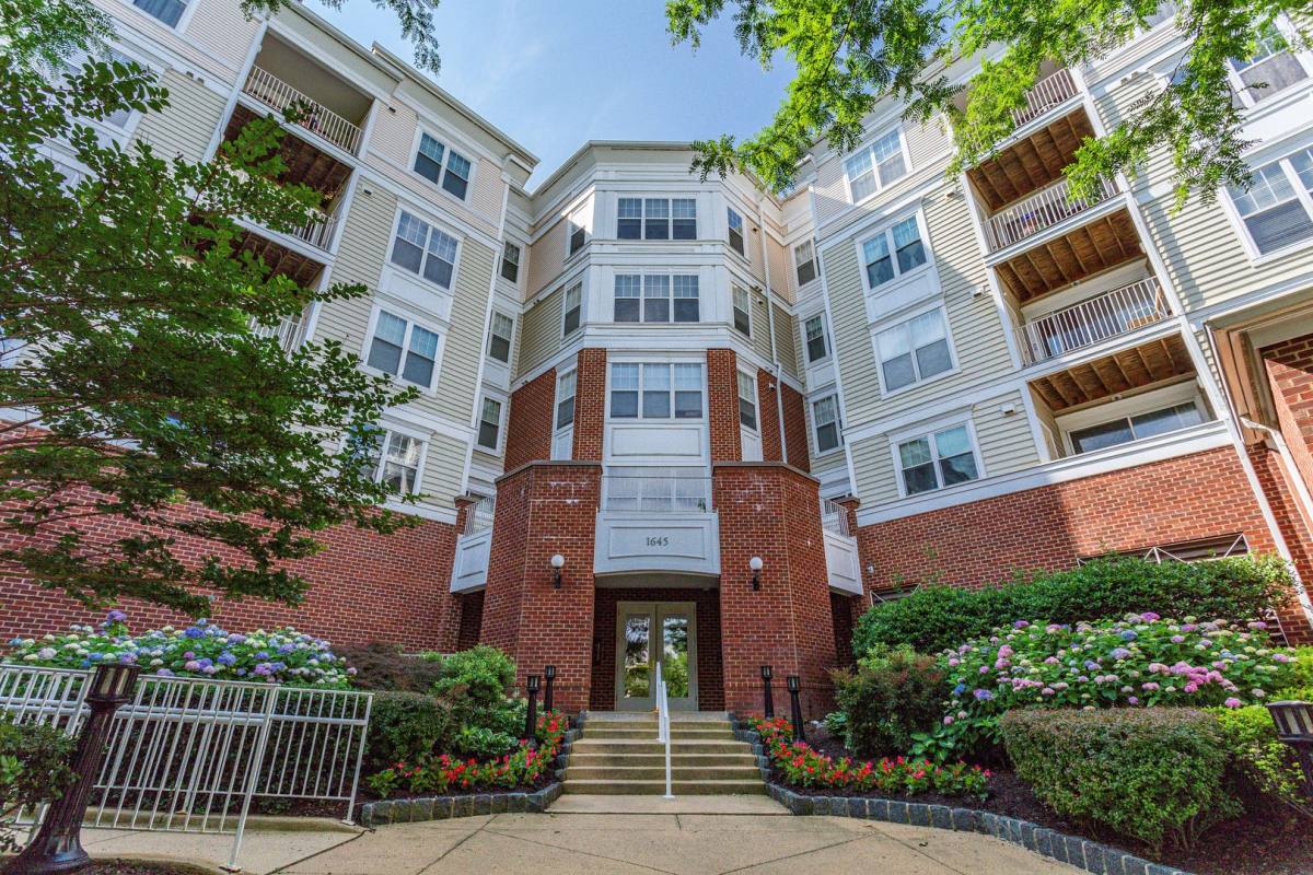 Condo for rent at 1645 International Dr, McLean, VA 22102