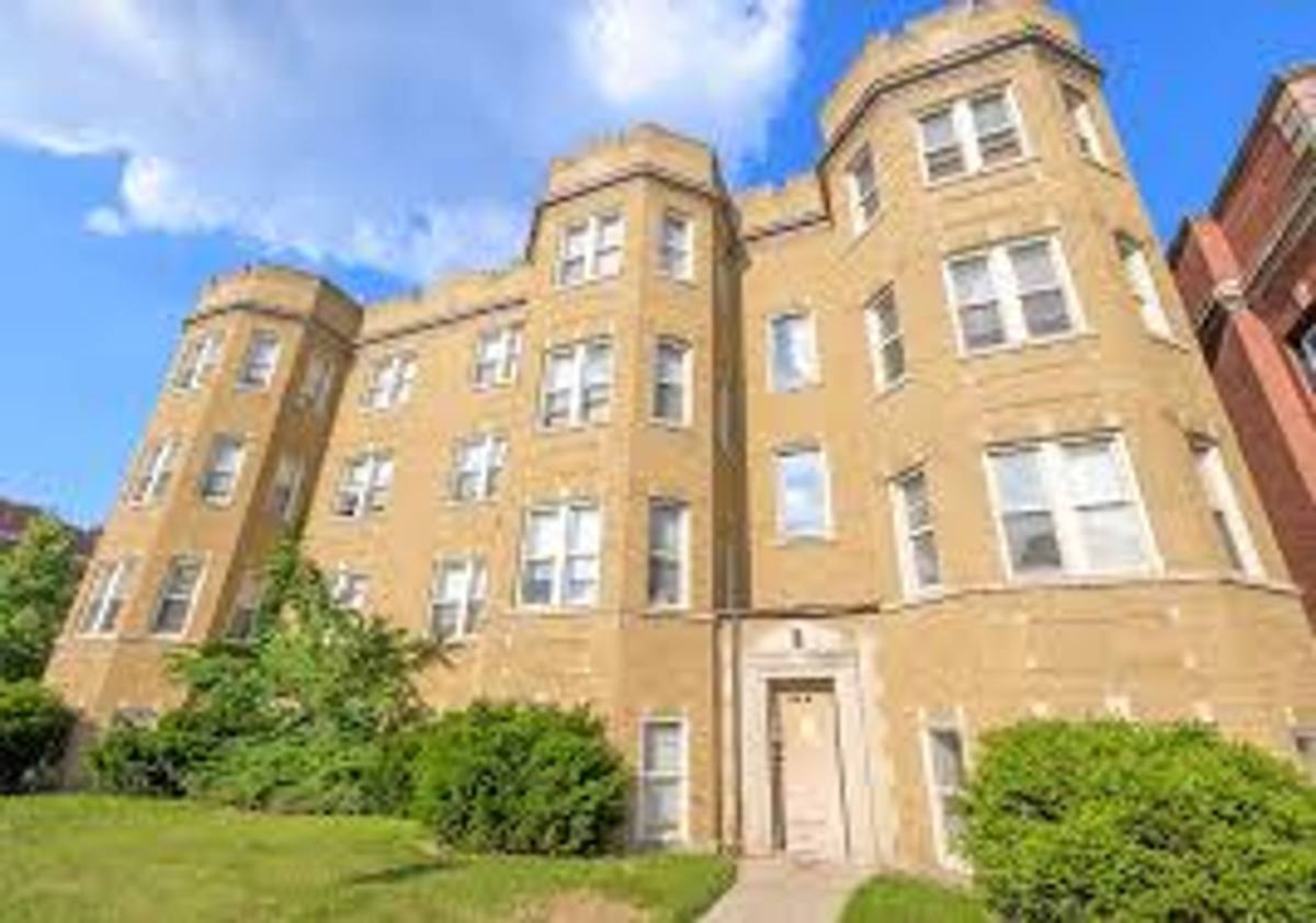 Apartment for rent at 8001-8007 S Eberhart, Chicago, IL 60619