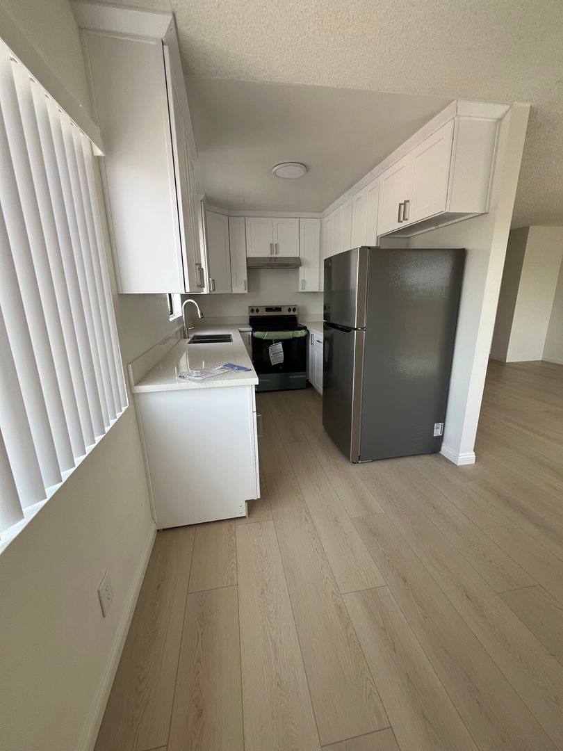 Apartment for rent at 200 S Mariposa Ave, Los Angeles, CA 90004