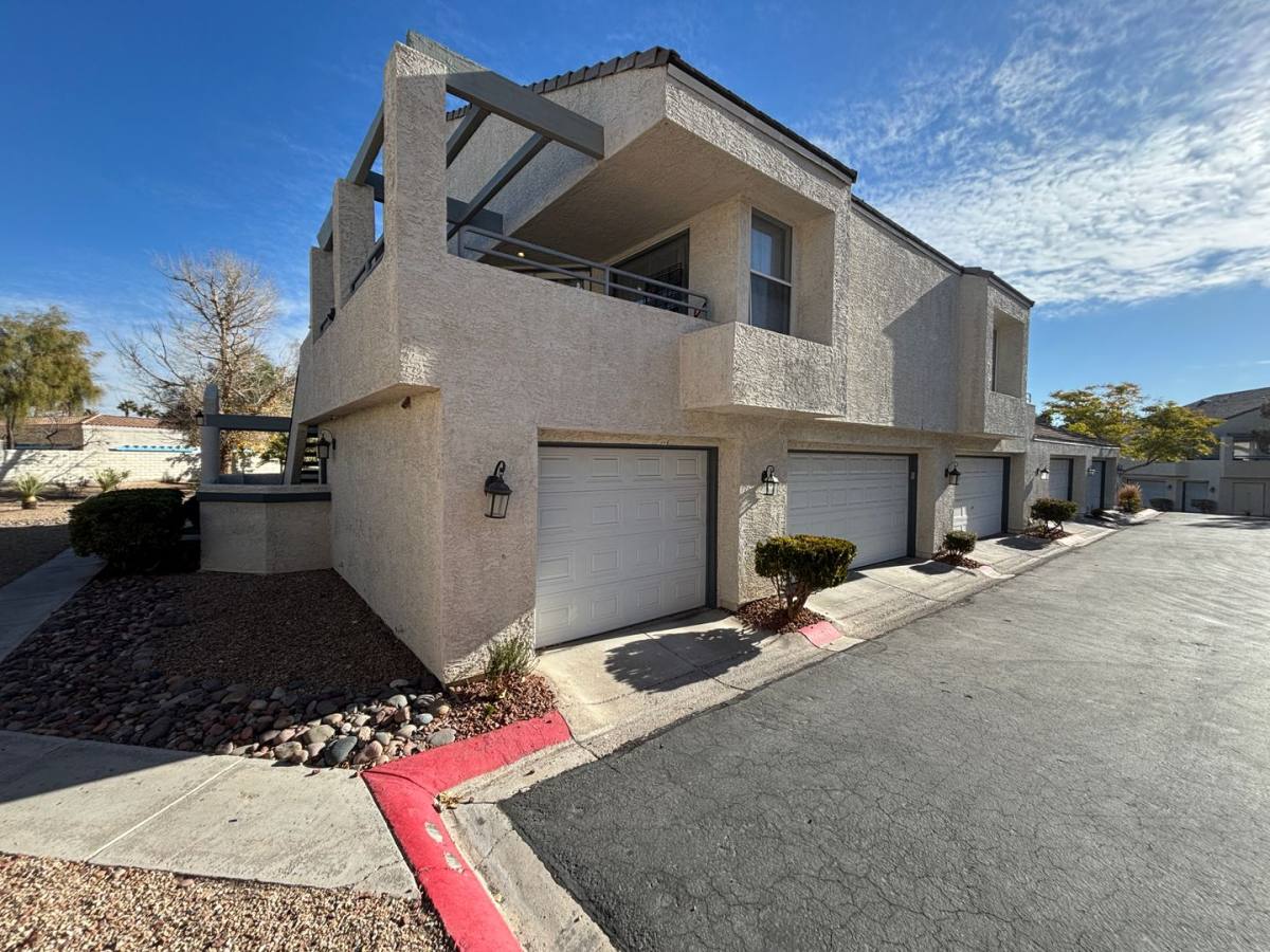 House for rent at 2713 Ferrin Rd, Las Vegas, NV 89117