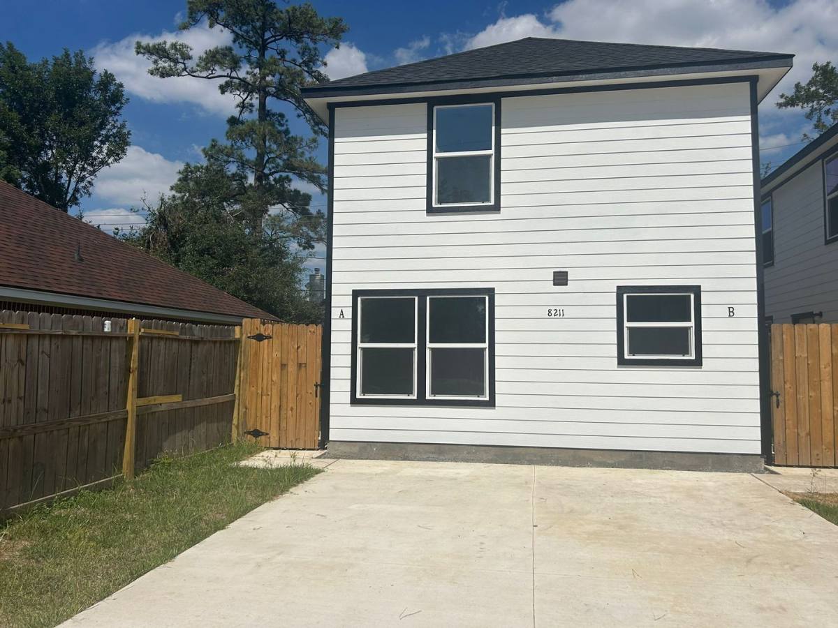 House for rent at 8215 Bigwood St, Houston, TX 77078