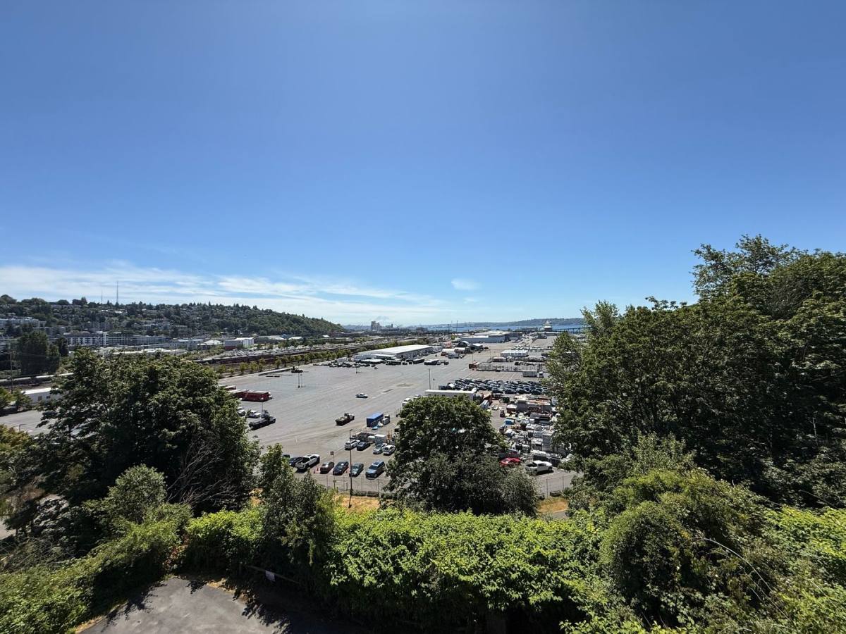 Condo for rent at 2550 Thorndyke Ave W, Seattle, WA 98199