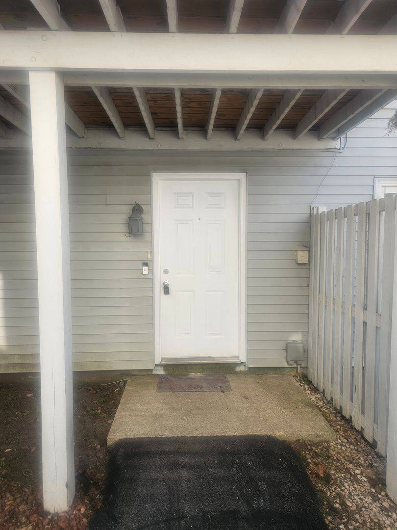 Townhouse for rent at 2333 Carnation Dr, Crest Hill, IL 60403