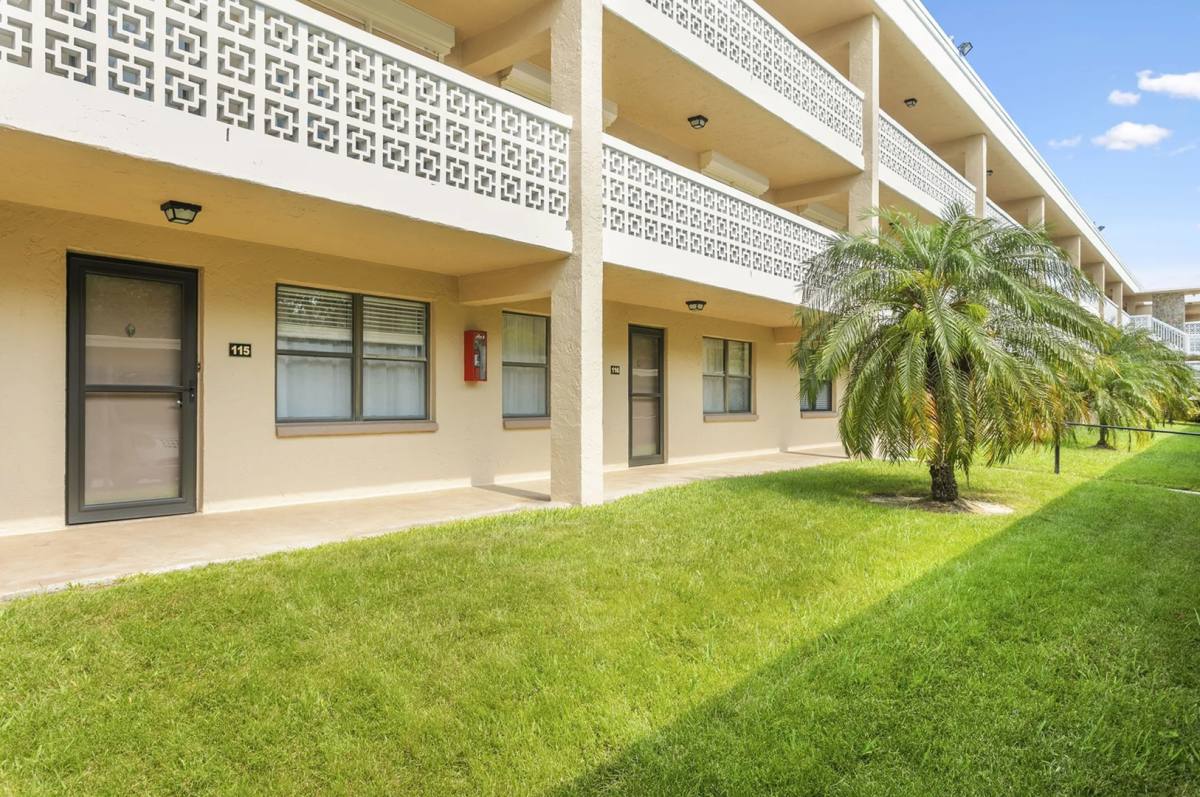 Condo for rent at 4920 Locust St NE, Saint Petersburg, FL 33703