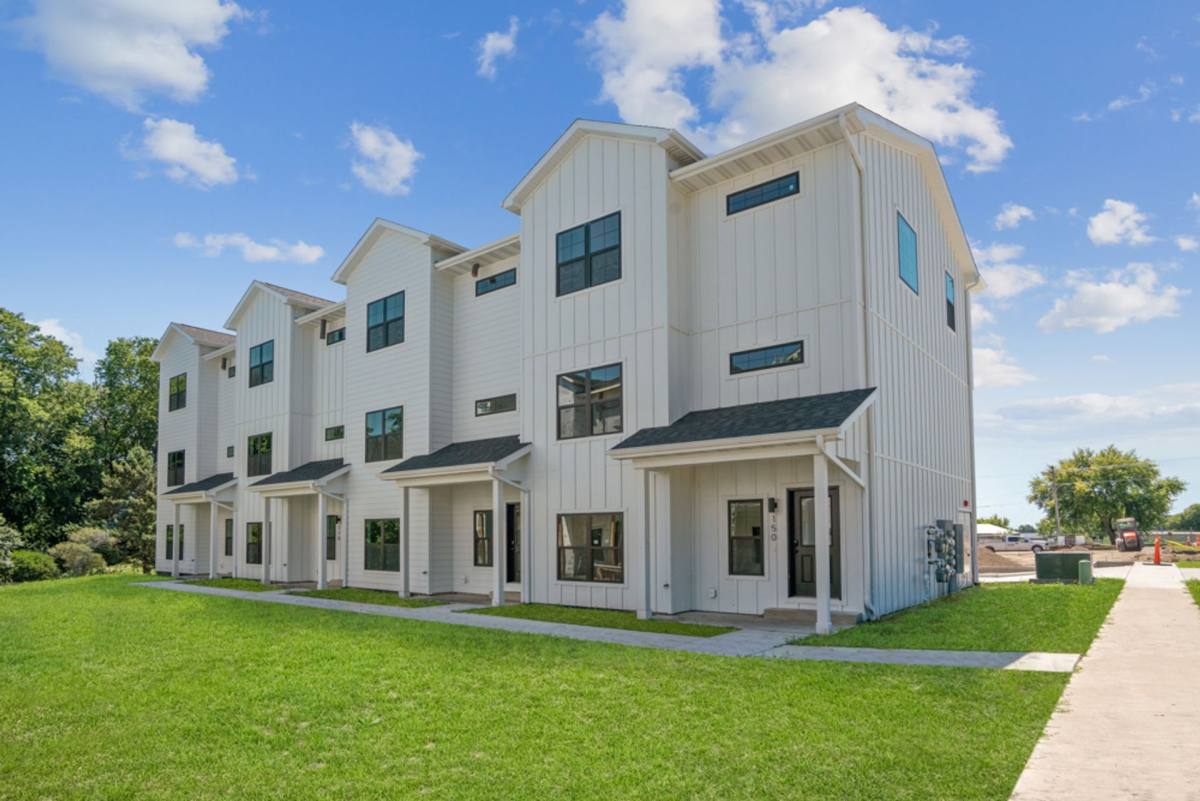 Apartment for rent at 140 S 15th St, Clear Lake, IA 50428
