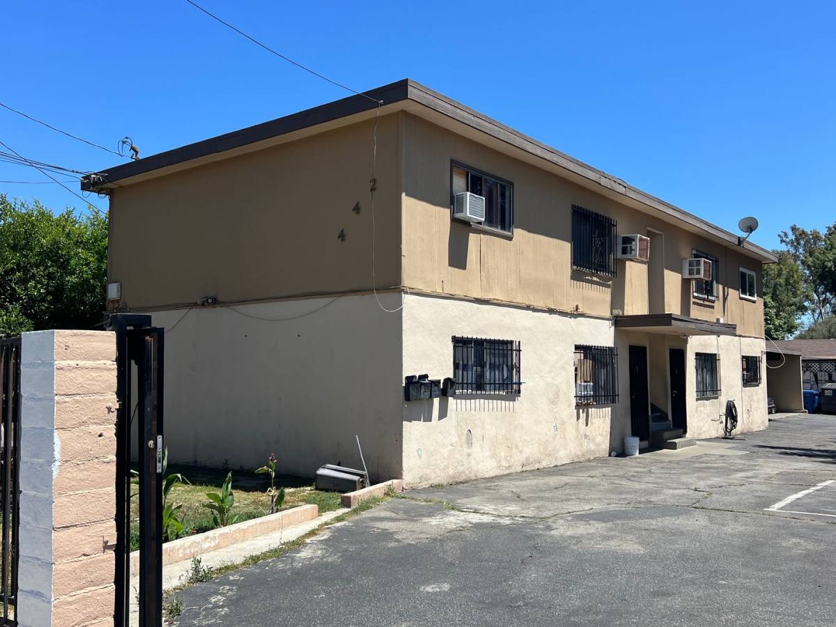 Apartment for rent at 442 W 12th St, Pomona, CA 91766