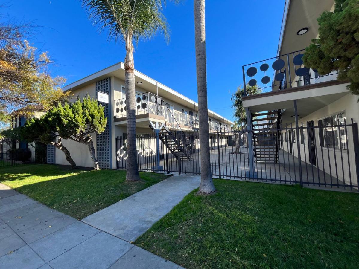 Apartment for rent at 1604 Henderson Ave, Long Beach, CA 90813
