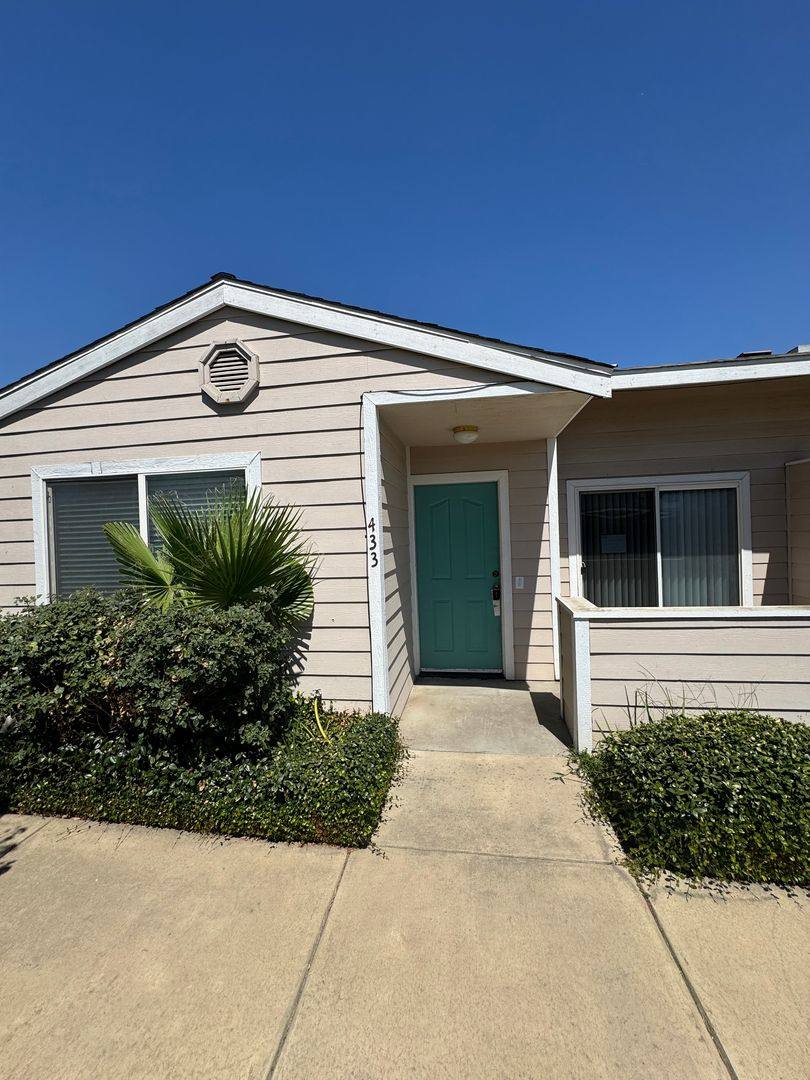 Apartment for rent at 401-457 N Park St, Visalia, CA 93291