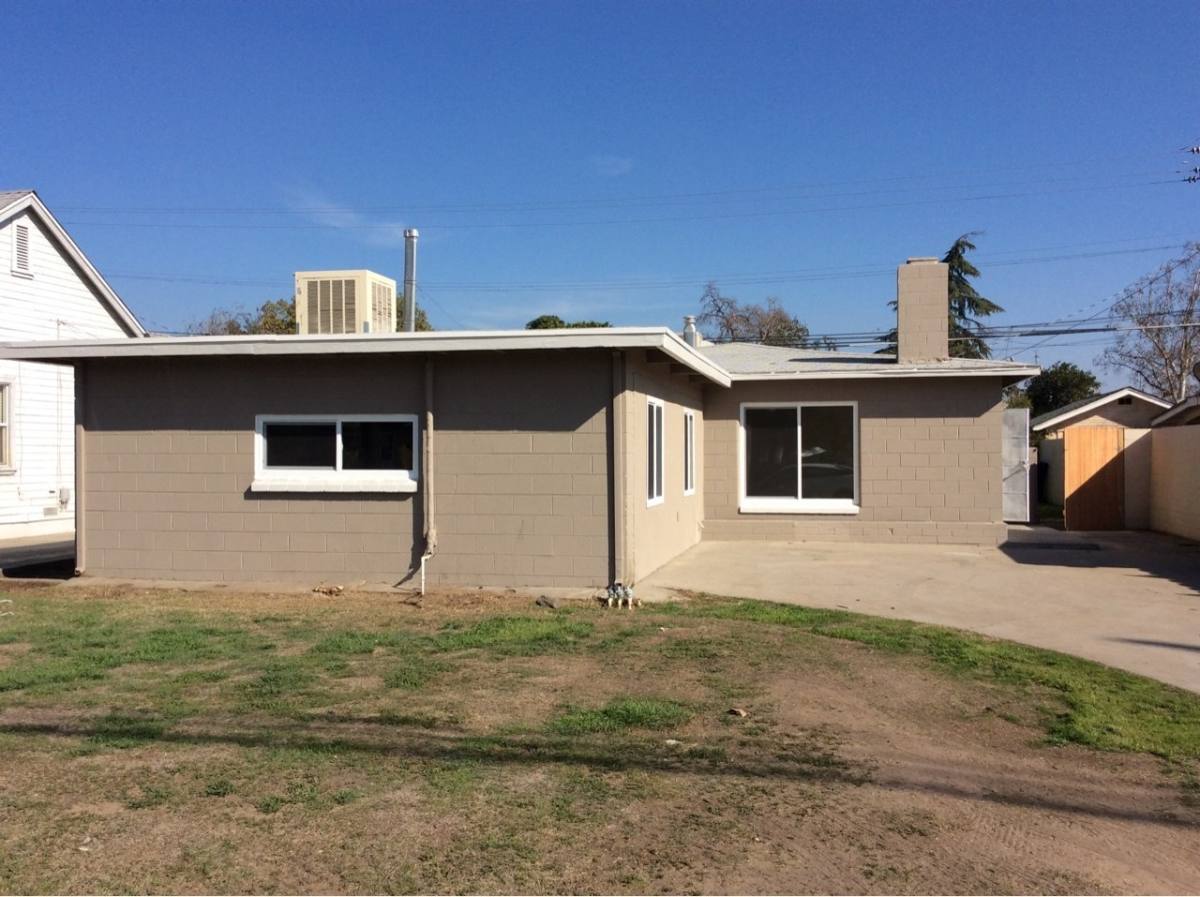 House for rent at 1352 N Fruit Ave, Fresno, CA 93728