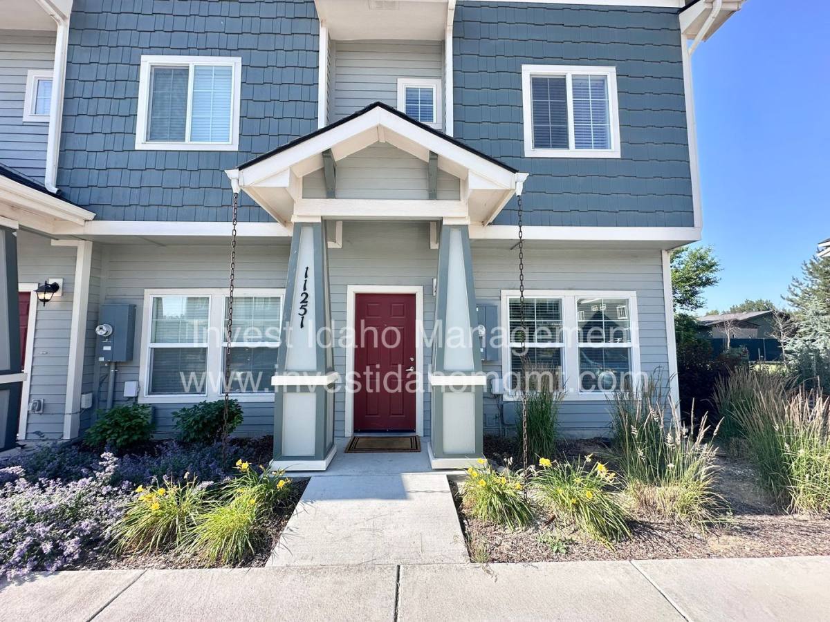 Townhouse for rent at 11251 W Gabrielle Dr, Boise, ID 83713